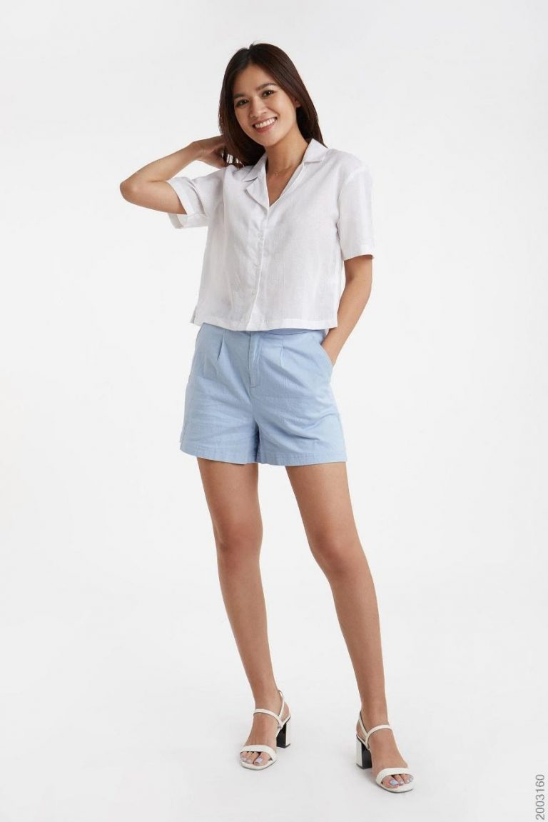 Mix quần short với áo sơ mi nữ như thế nào cho cá tính? 